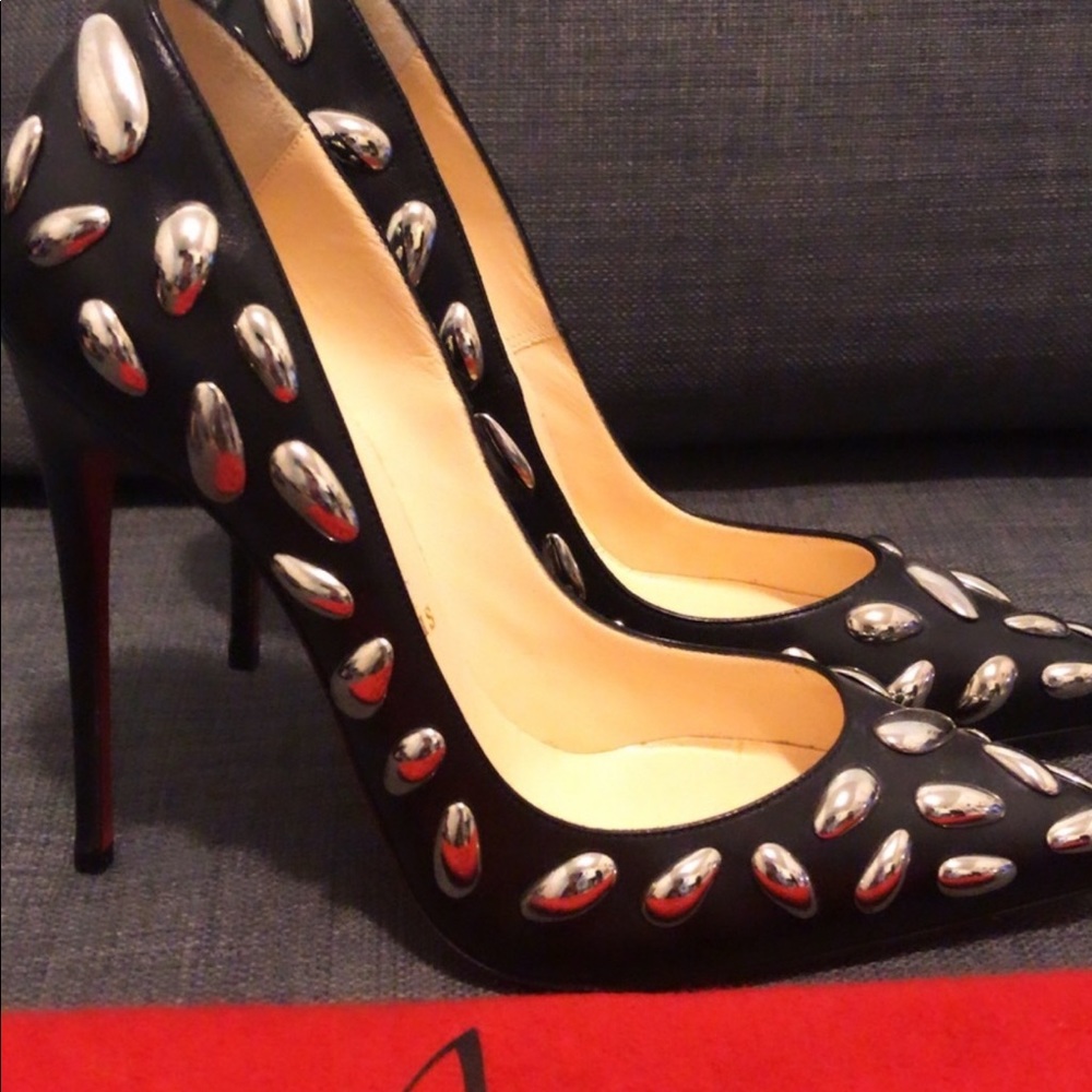 So Kate Louboutin’s 36/1/2 brand new never worn
